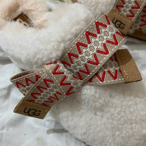 UGG Bow-Tie Furry Closed-Toe Mules - Picture 8 of 10